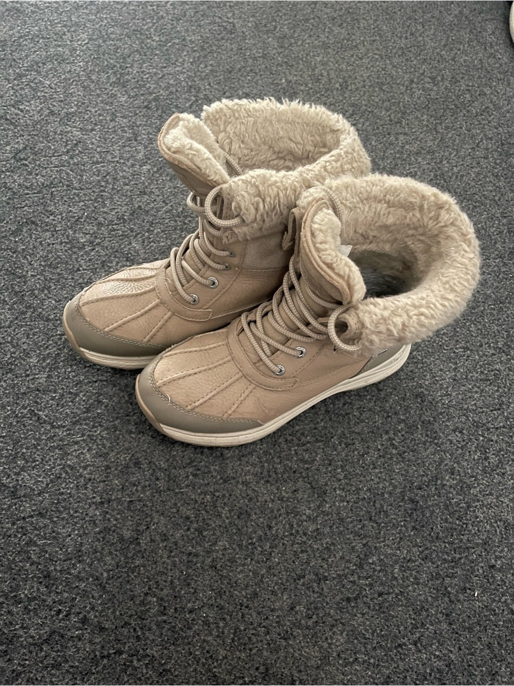 UGGs Adirondack III 2025 Girls/Women’s Faux-Fur Lined Winter Ankle Boots - Beige